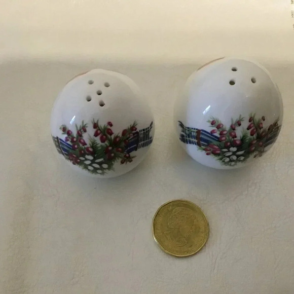 Vintage Sandford Salt and Pepper Egged Shaped Milk Thistle and Tartan Ribbon Set - Picture 5 of 6